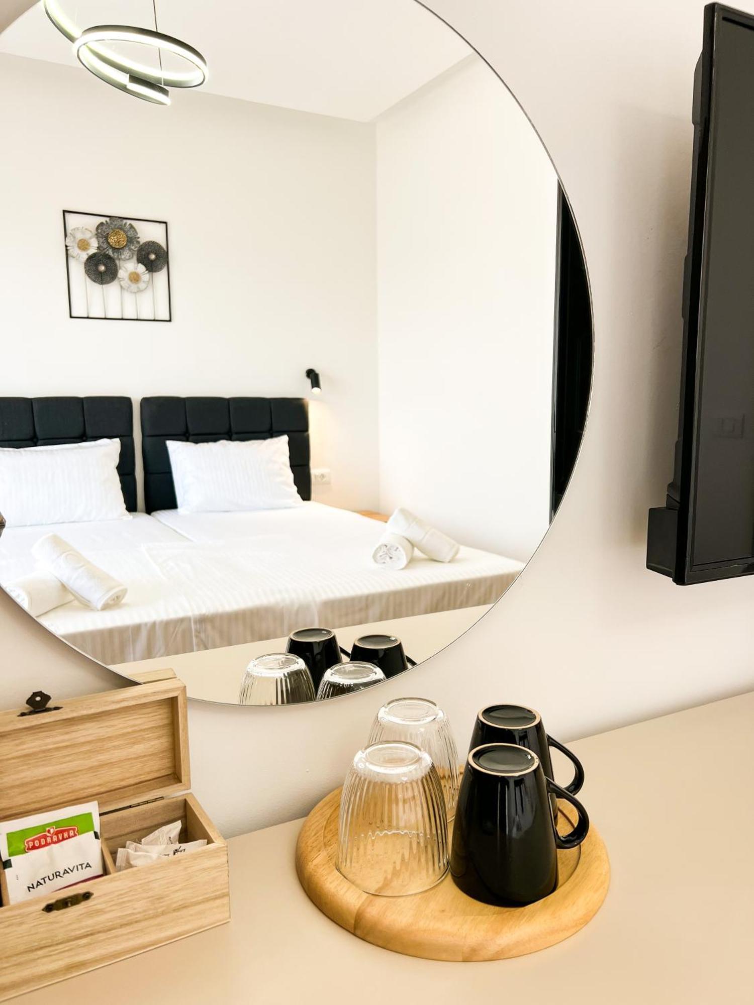 Square Residence 乌尔齐尼 外观 照片