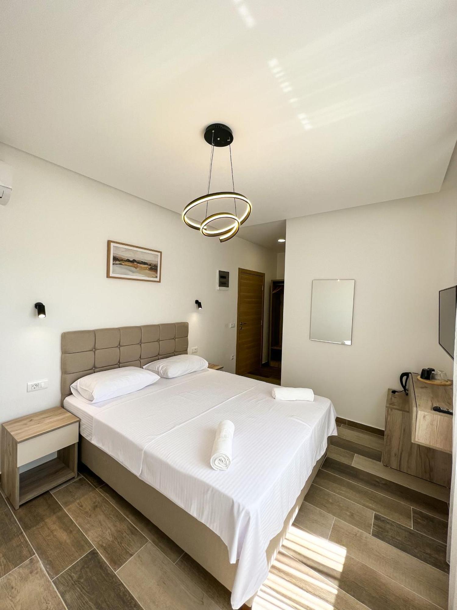 Square Residence 乌尔齐尼 外观 照片
