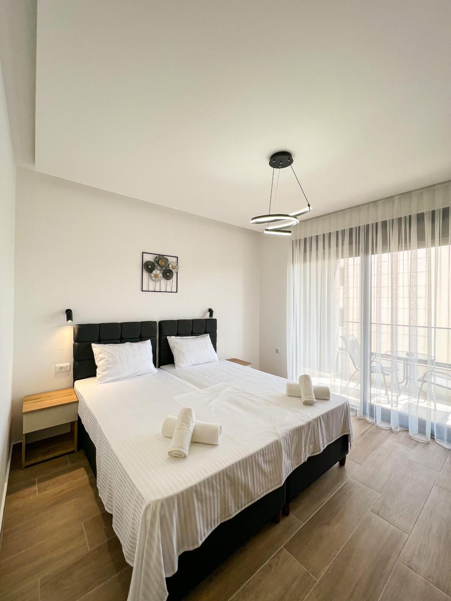 Square Residence 乌尔齐尼 外观 照片
