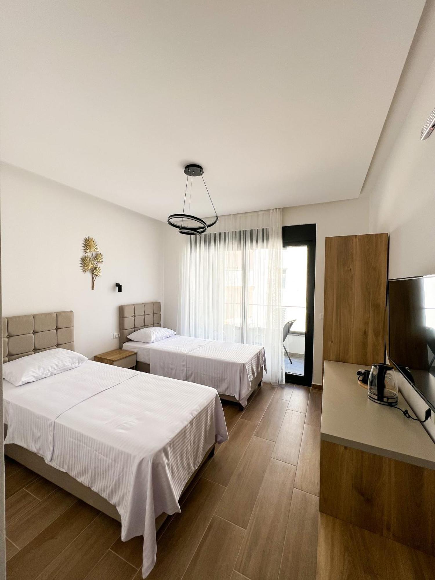 Square Residence 乌尔齐尼 外观 照片