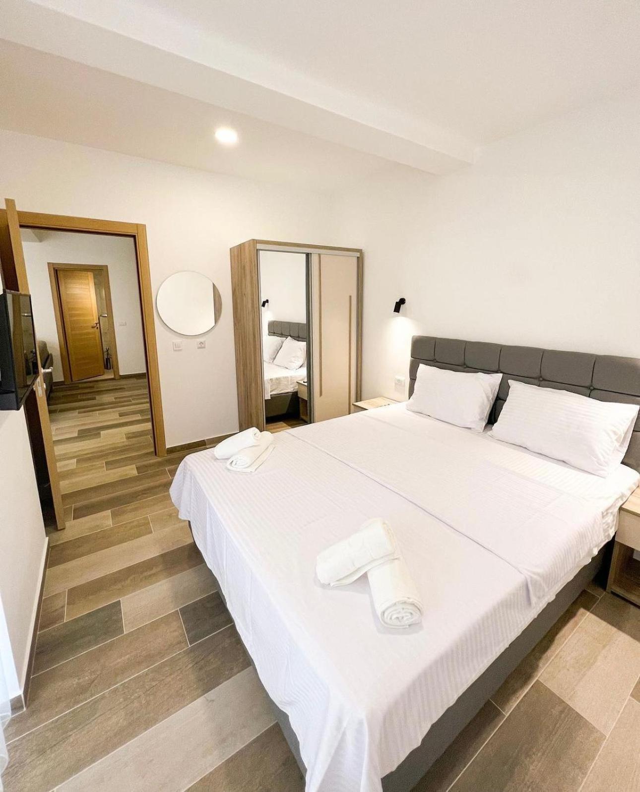 Square Residence 乌尔齐尼 外观 照片